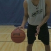 Dribbler avec un ballon de basket