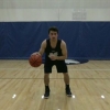 Faire un crossover en jouant au basket