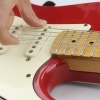 Changer les cordes d'une guitare électrique