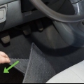 Nettoyer les tapis de sol de votre voiture
