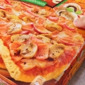 Préparer une pizza surgelée
