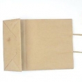 Couvrir un livre avec un sac en papier