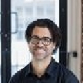 Application d'une perruque avant de lacet