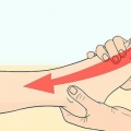 Faire un massage des pieds