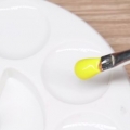 Mélange de peinture dorée