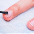 Faites pousser vos ongles plus rapidement et gardez vos mains douces