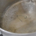 Se percer l'oreille avec une épingle à nourrice