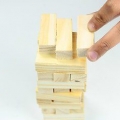 Jouer à jenga