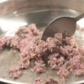 Égoutter le boeuf haché