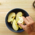 Assurez-vous qu'une pomme tranchée ne brunisse pas
