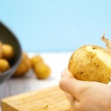 Blanchir les pommes de terre