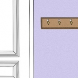 Accrocher un porte-manteau