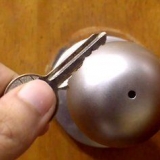 Casser une serrure avec des outils ménagers