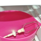 Décorer un gâteau avec un glaçage à la crème fouettée