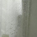 Élimine le calcaire des surfaces vitrées