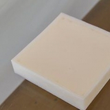 Faire fondre de la cire pour faire des bougies