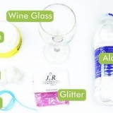 Décorer des verres à vin avec des paillettes