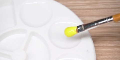 Mélange de peinture dorée