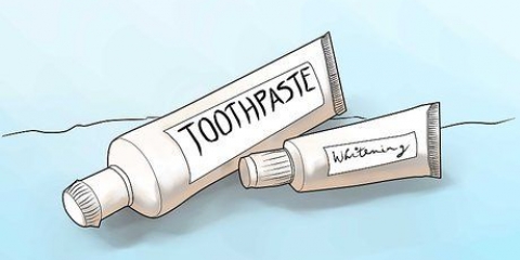 Blanchir ses dents avec des bandes blanchissantes