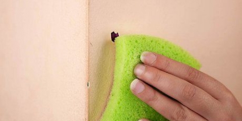 Enlevez le vernis à ongles de presque toutes les surfaces