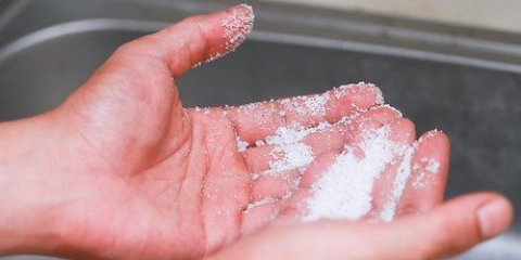 Enlever la superglue de vos mains avec du sel