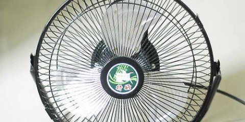 Fabriquez vous-même une simple climatisation à partir d'un ventilateur et de bouteilles d'eau