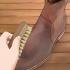 Teinture des bottes en cuir