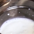 Faire du paneer (fromage indien)